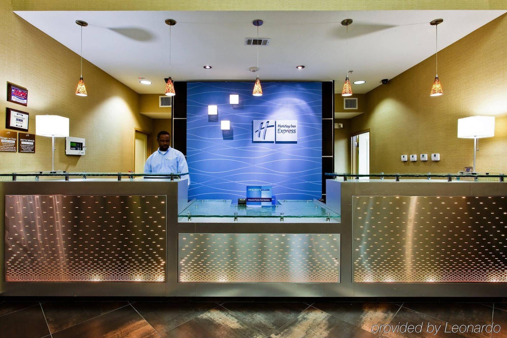 Holiday Inn Express Hotel & Suites Dallas South - Desoto By Ihg Exterior foto